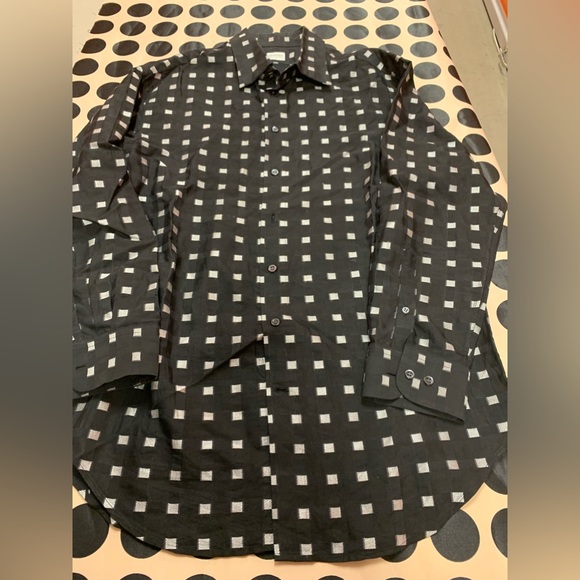 Armani Collezione LS shirt size L
Pit to pit: 22”
Length: 32” - Picture 2 of 5